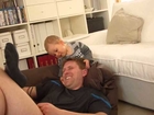 Tickling Dad / Megcsikizzuk aput