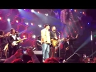 Justin Timberlake and Garth Brooks sing 'Friends in Low Places'