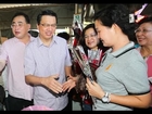 Liow woos Kajang folks with roses on Valentine's day