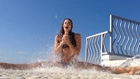 La fille de Jean-Claude Van Damme fait un Ice bucket challenge sexy